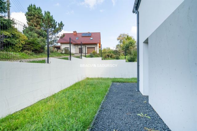 dom wolnostojący, 4 pokoje Koźmice Małe. Zdjęcie 34