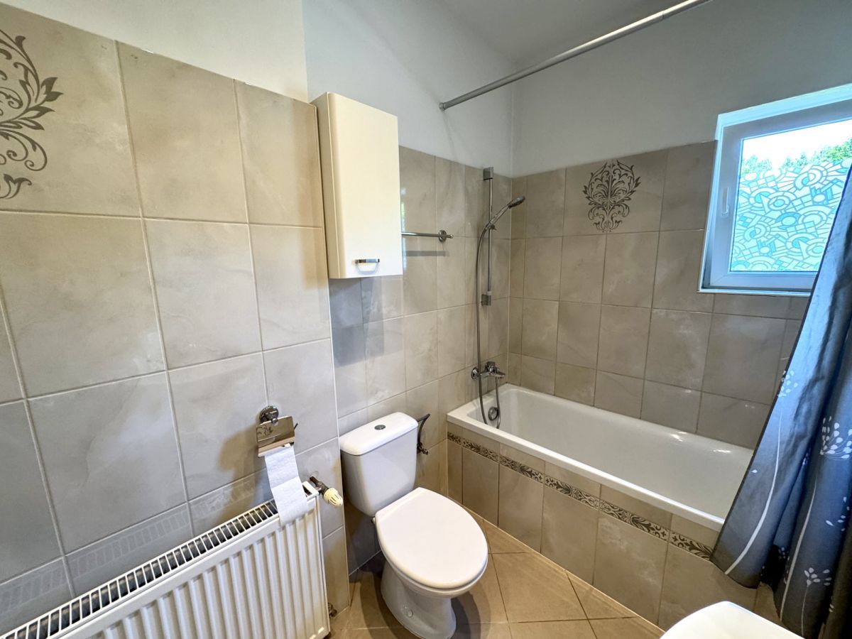 Mieszkanie 3-pokojowe Kromnów. Zdjęcie 12