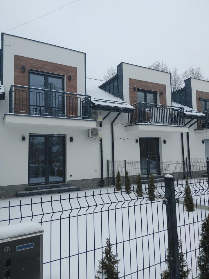 dom szeregowy, 2 pokoje Tarnów Rzędzin, ul. Środkowa. Zdjęcie 1