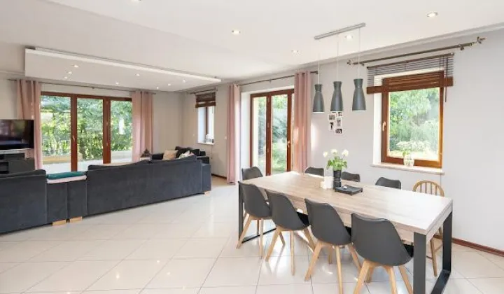 dom wolnostojący, 6 pokoi Czernica, ul. Mikołaja Reja