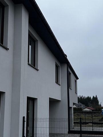 dom szeregowy, 6 pokoi Solec, ul. Jaśminowa. Zdjęcie 1