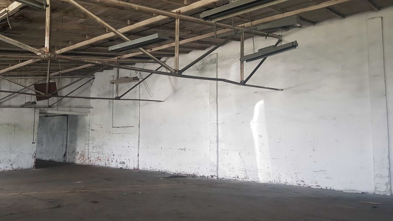 Hala/magazyn Reńska Wieś. Zdjęcie 6