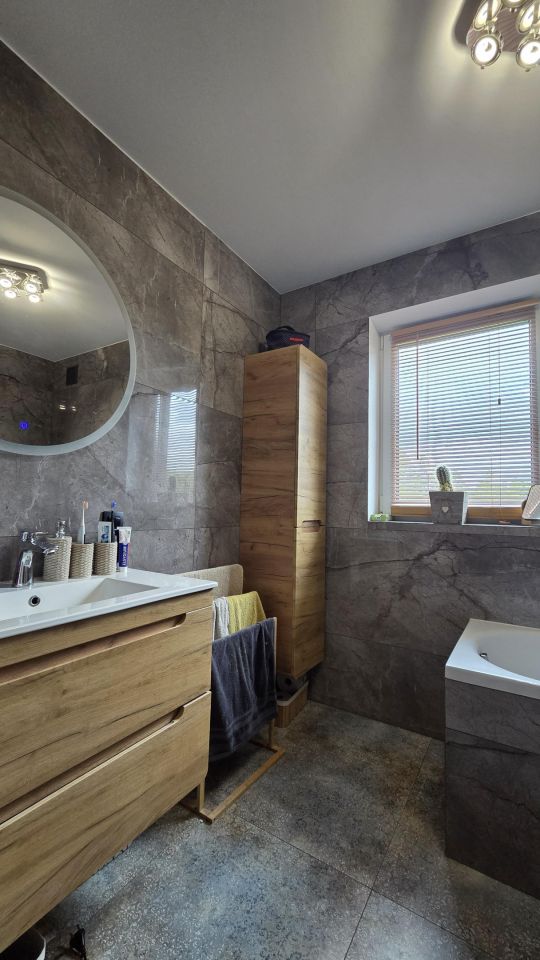 bliźniak, 5 pokoi Mostówka. Zdjęcie 15