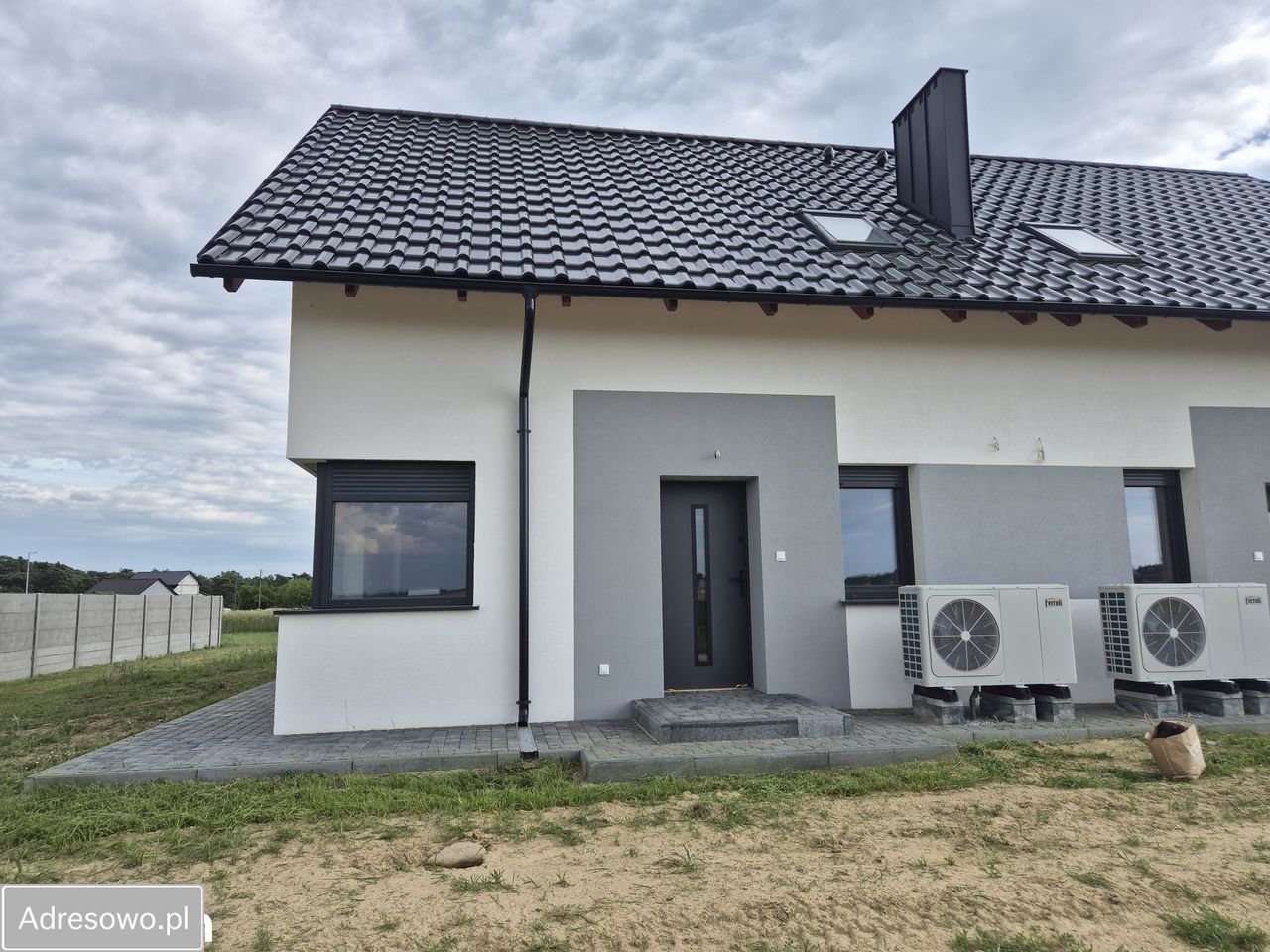 bliźniak, 4 pokoje Nowa Dąbrowa. Zdjęcie 1