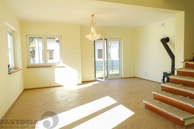 bliźniak, 5 pokoi Dobra. Zdjęcie 2