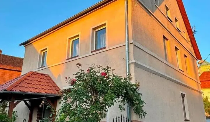 dom wolnostojący, 5 pokoi Czernina, rynek Rynek