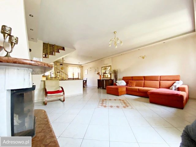 dom szeregowy, 6 pokoi Warszawa Włochy. Zdjęcie 1