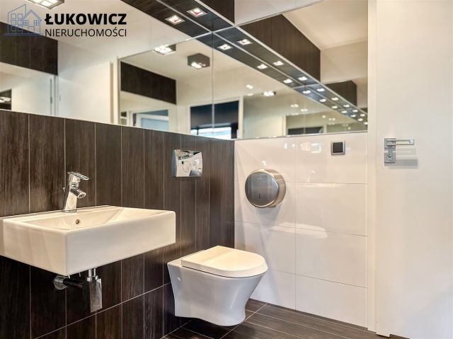 Biuro Bielsko-Biała Osiedle Karpackie. Zdjęcie 24