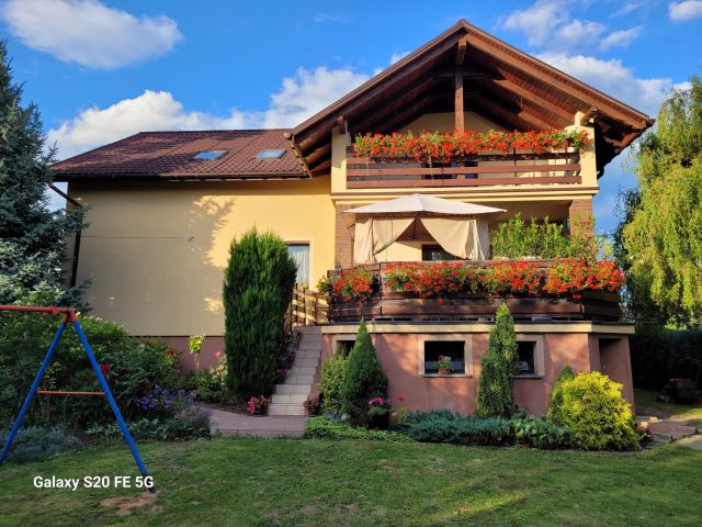 dom wolnostojący, 5 pokoi Kobylice, ul. Szkolna. Zdjęcie 2