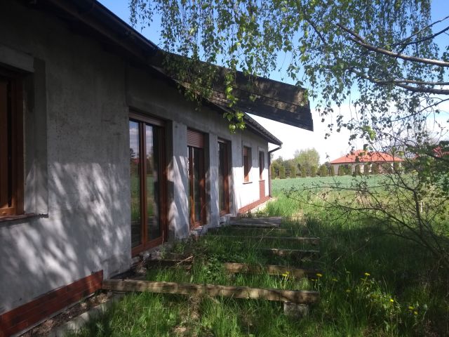 dom wolnostojący, 6 pokoi Nowa Wieś Ujska. Zdjęcie 1