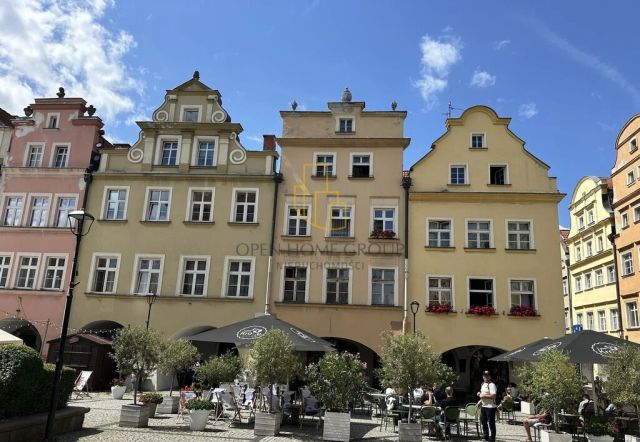 Mieszkanie 3-pokojowe Jelenia Góra Centrum, pl. Ratuszowy. Zdjęcie 2