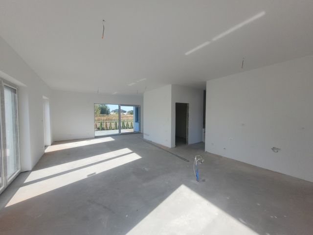 bliźniak, 6 pokoi Opacz Mała. Zdjęcie 3