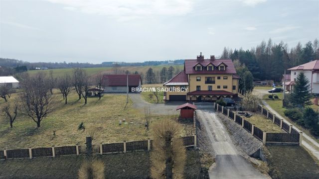 dom wolnostojący, 11 pokoi Sułkowice. Zdjęcie 2