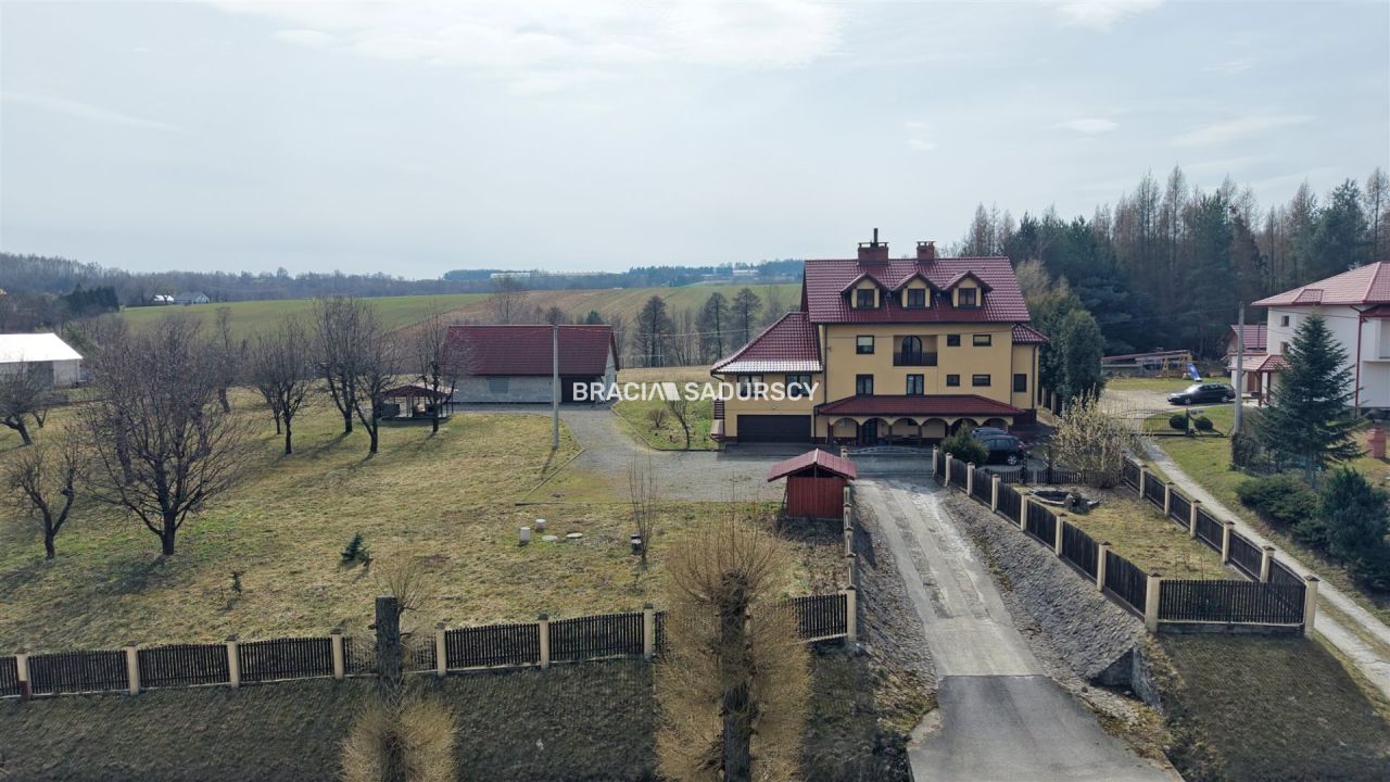 dom wolnostojący, 11 pokoi Sułkowice. Zdjęcie 2