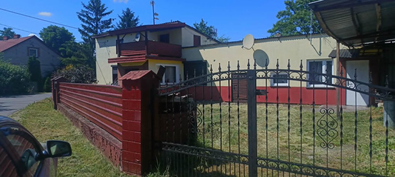 dom wolnostojący, 4 pokoje Rożniatów. Zdjęcie 2