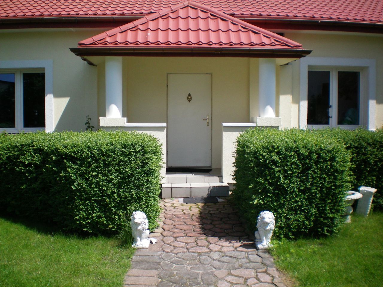 dom wolnostojący, 4 pokoje Laszczki, ul. Leszczynowa. Zdjęcie 1