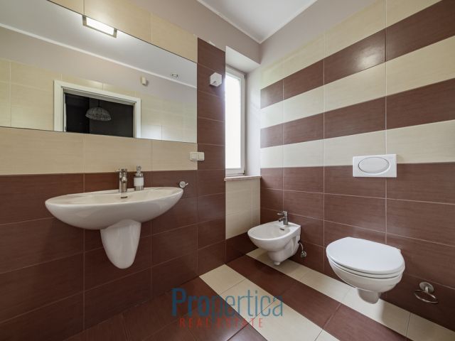 dom wolnostojący, 7 pokoi Warszawa Choszczówka, ul. Brzozowy Zagajnik. Zdjęcie 10