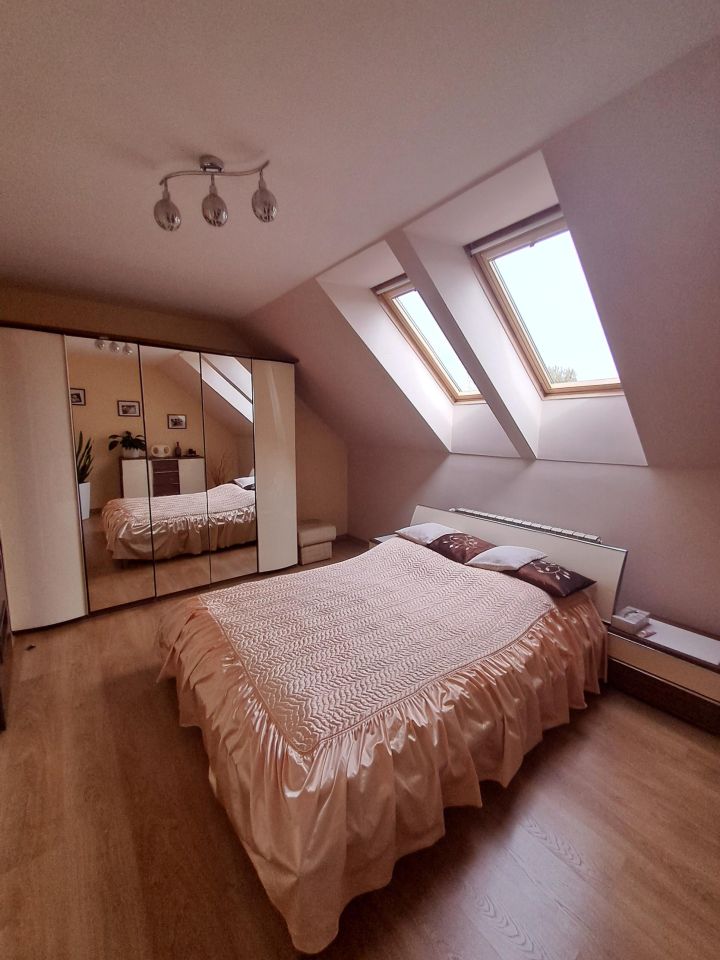 dom wolnostojący, 5 pokoi Dąbrówka-Ług, ul. Bajkowa. Zdjęcie 8