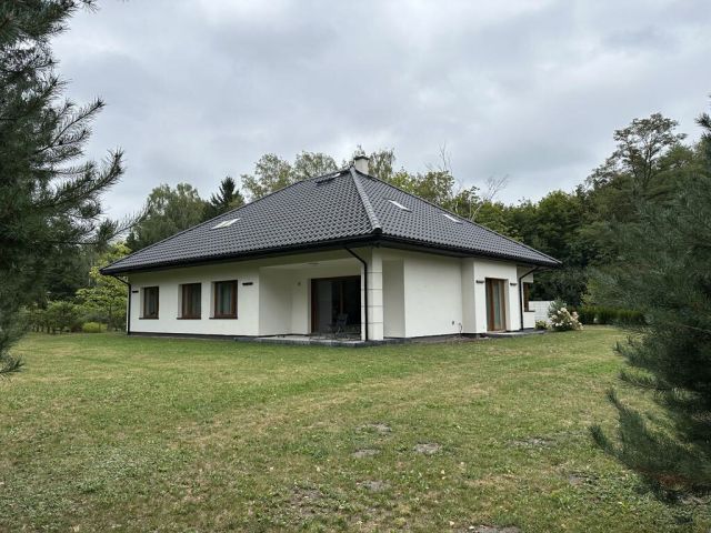 dom wolnostojący, 5 pokoi Złotokłos. Zdjęcie 2