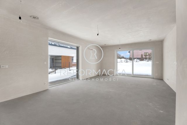 dom wolnostojący, 5 pokoi Strażów. Zdjęcie 8