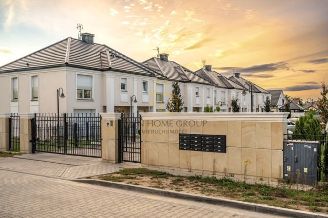 dom szeregowy, 4 pokoje Oleśnica. Zdjęcie 1