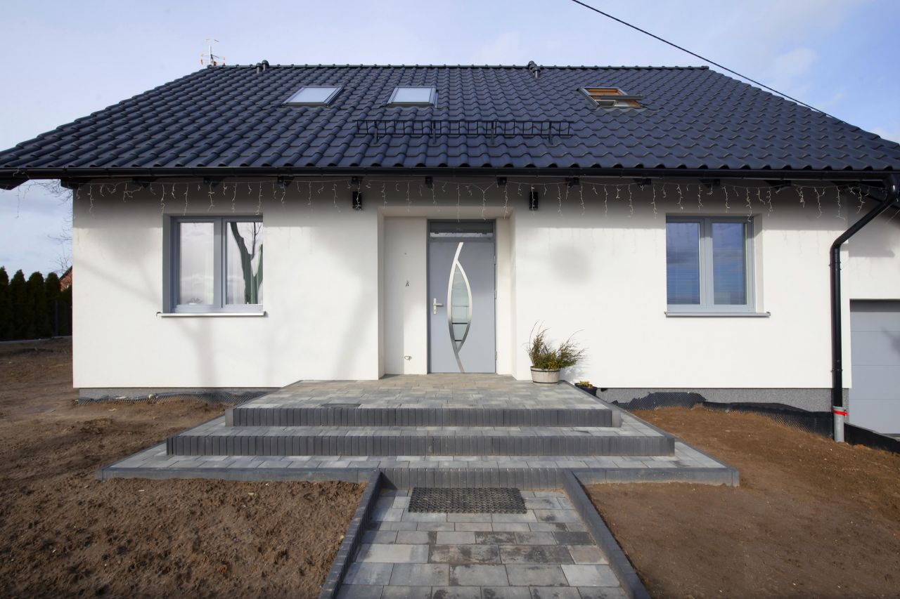 dom wolnostojący, 5 pokoi Miłobądz, ul. Szkolna. Zdjęcie 1