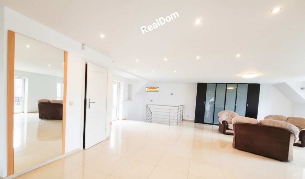 dom wolnostojący, 11 pokoi Modlnica. Zdjęcie 5