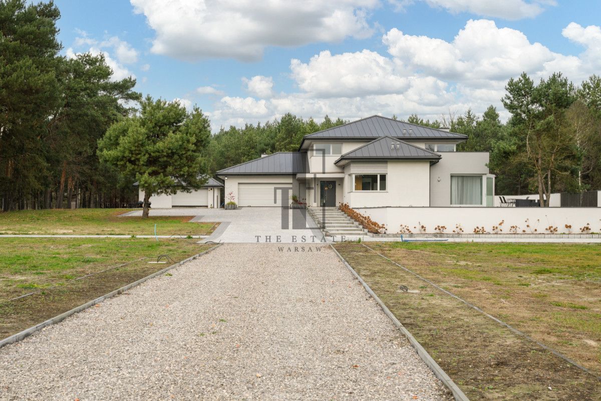 dom wolnostojący, 10 pokoi Famułki Brochowskie. Zdjęcie 4