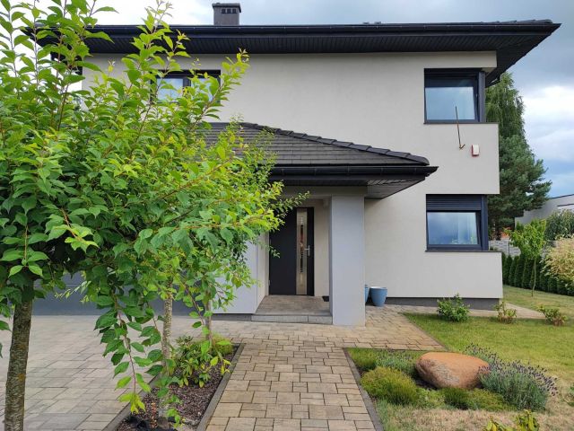 dom wolnostojący Niwy, ul. Fromborska. Zdjęcie 1