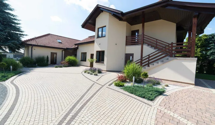 dom wolnostojący, 5 pokoi Kobierniki