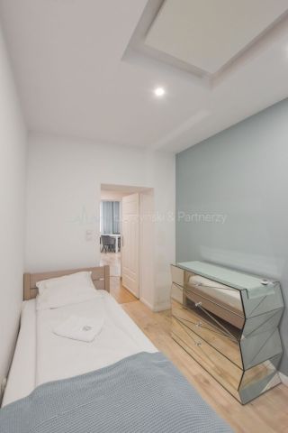 Mieszkanie 3-pokojowe Jelenia Góra, al. Wojska Polskiego. Zdjęcie 4