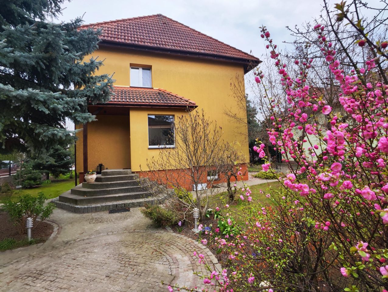 dom wolnostojący, 6 pokoi Kiełczów, ul. Sportowa