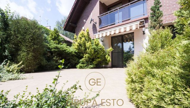 dom wolnostojący, 8 pokoi Kraków Kliny, ul. Narvik. Zdjęcie 1