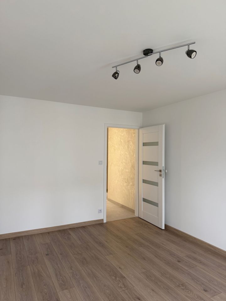 Mieszkanie 2-pokojowe Wadowice, os. XX-lecia PRL. Zdjęcie 3