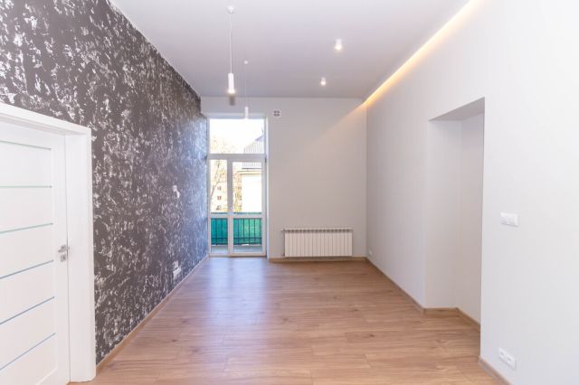 Mieszkanie 3-pokojowe Ostrowiec Świętokrzyski, ul. Stanisława Staszica. Zdjęcie 2