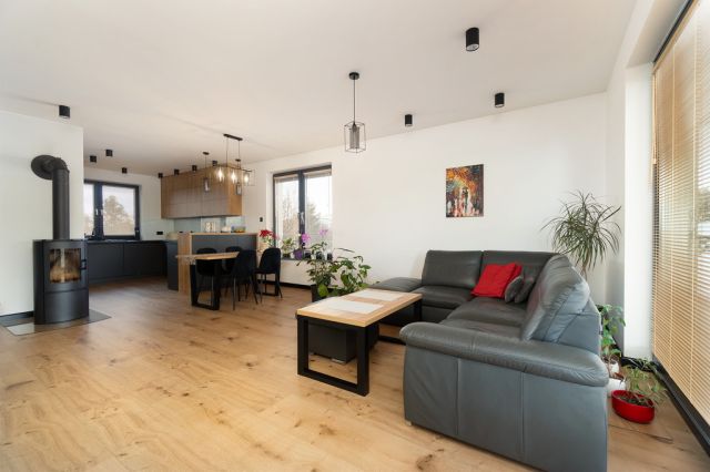 dom wolnostojący, 4 pokoje Besko, ul. Górska. Zdjęcie 2