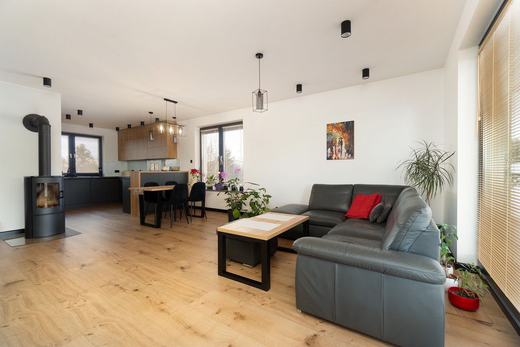 dom wolnostojący, 4 pokoje Besko, ul. Górska. Zdjęcie 2