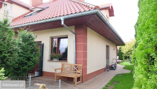 dom szeregowy, 5 pokoi Karwiany, ul. Morelowa. Zdjęcie 1