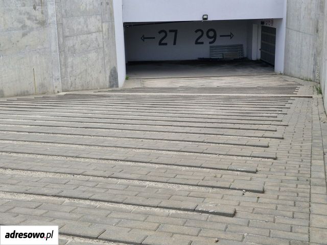 Garaż/miejsce parkingowe Gniezno, ul. Witolda Gombrowicza. Zdjęcie 1