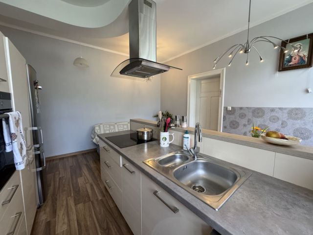 Mieszkanie 3-pokojowe Kromnów. Zdjęcie 4