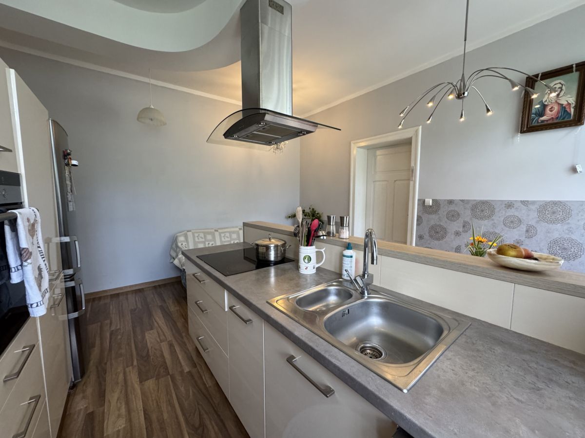 Mieszkanie 3-pokojowe Kromnów. Zdjęcie 4