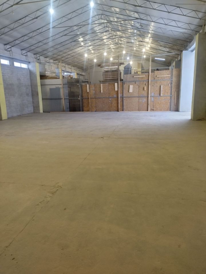 Hala/magazyn Radonice. Zdjęcie 3