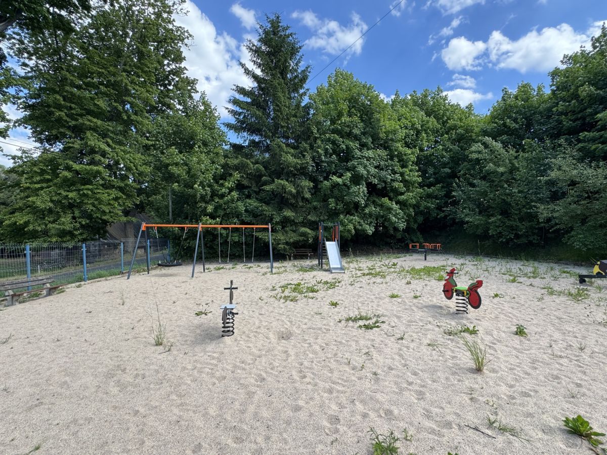 Mieszkanie 3-pokojowe Kromnów. Zdjęcie 8