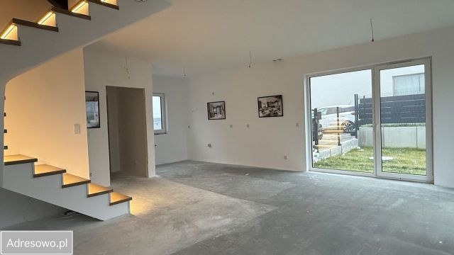 bliźniak, 5 pokoi Liszki, ul. Polna. Zdjęcie 1