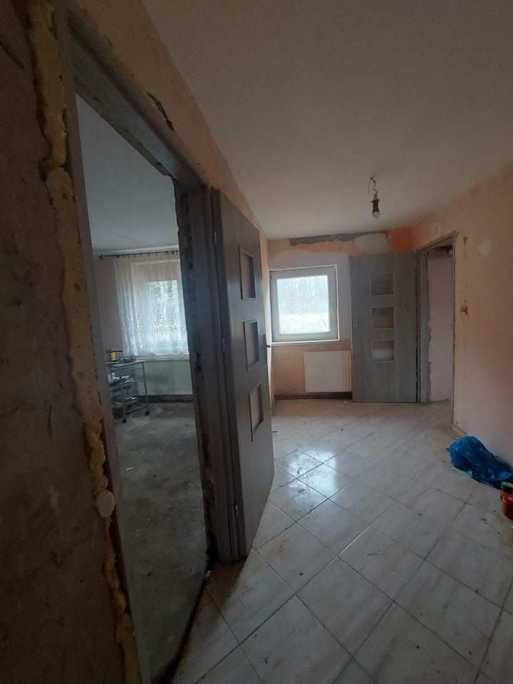 dom wolnostojący, 2 pokoje Mała Komorza. Zdjęcie 6