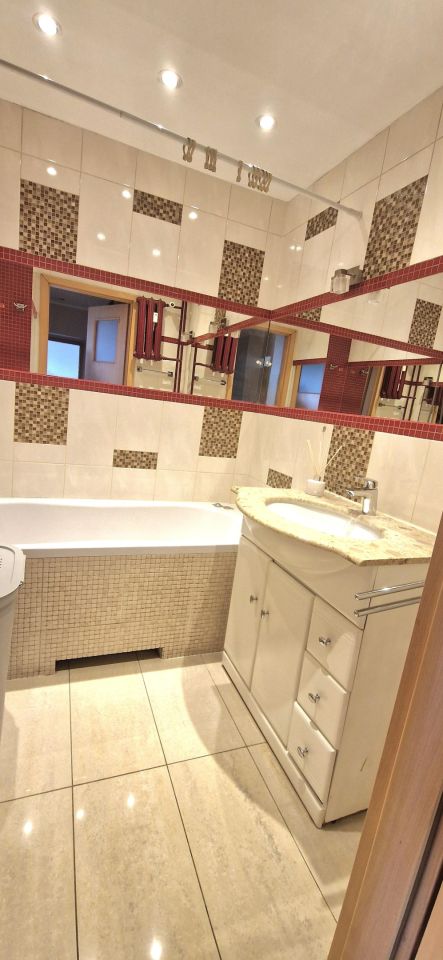 Mieszkanie 3-pokojowe Katowice Zawodzie, ul. Bohaterów Monte Cassino. Zdjęcie 12