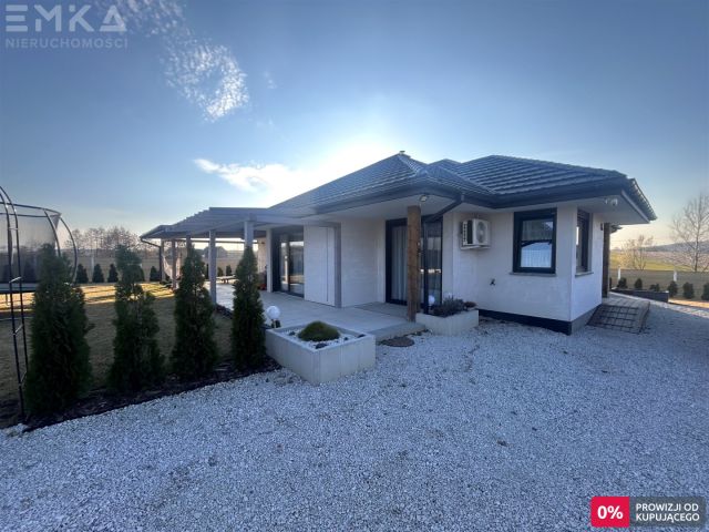dom wolnostojący, 3 pokoje Sadłóżek. Zdjęcie 1