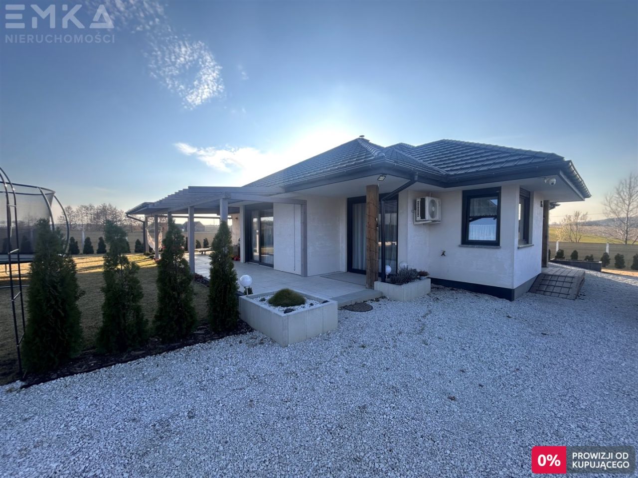 dom wolnostojący, 3 pokoje Sadłóżek. Zdjęcie 1