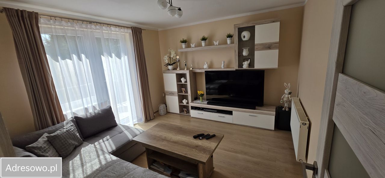 Mieszkanie 3-pokojowe Różyny. Zdjęcie 1