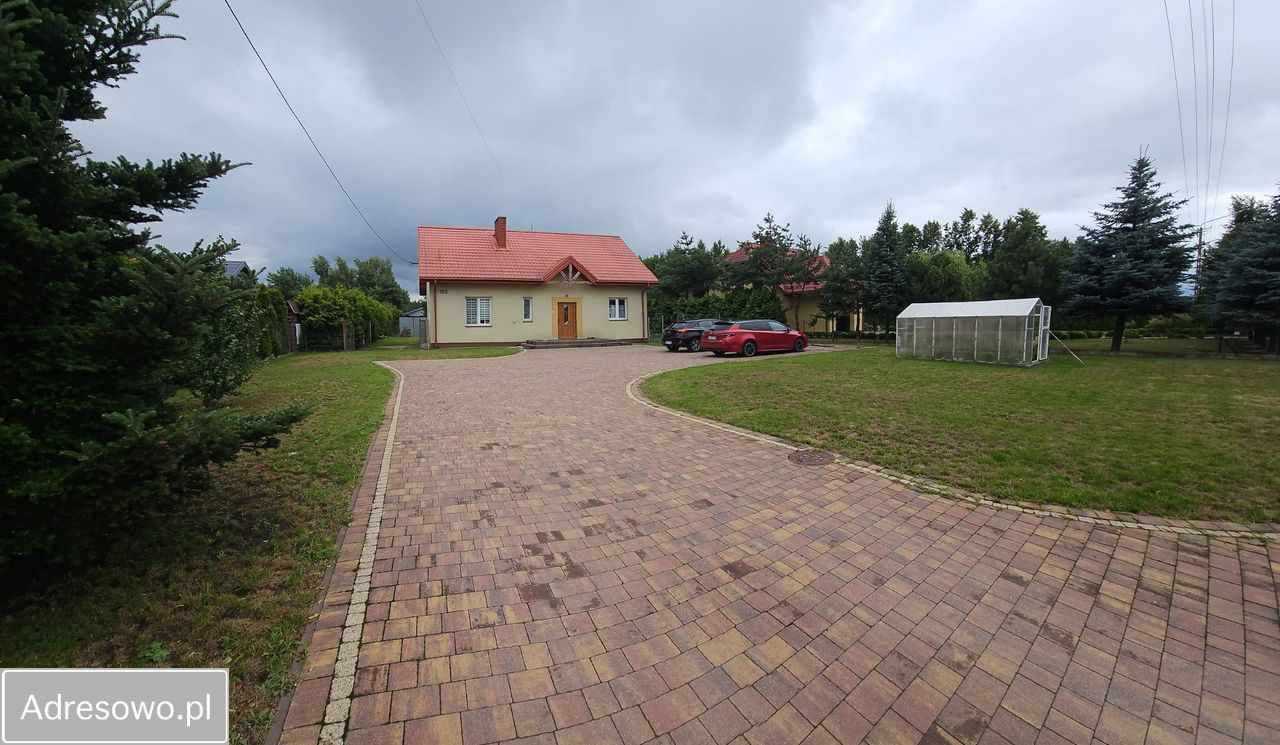 dom wolnostojący, 4 pokoje Dąbrówka-Ług. Zdjęcie 1